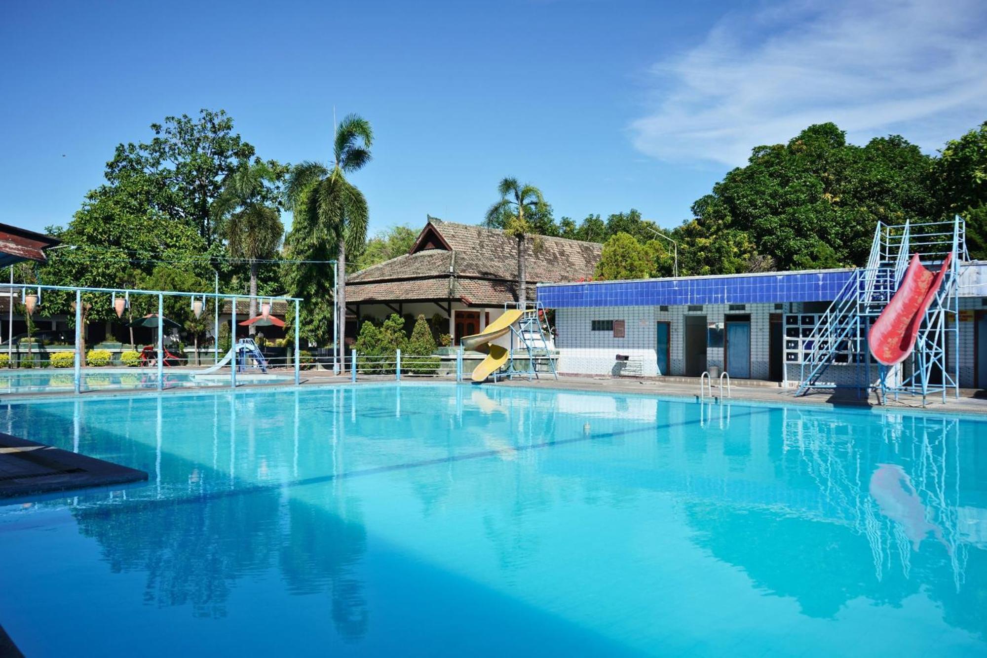 Berlian Abadi Hotel By Sinergi Banyuwangi  Zewnętrze zdjęcie