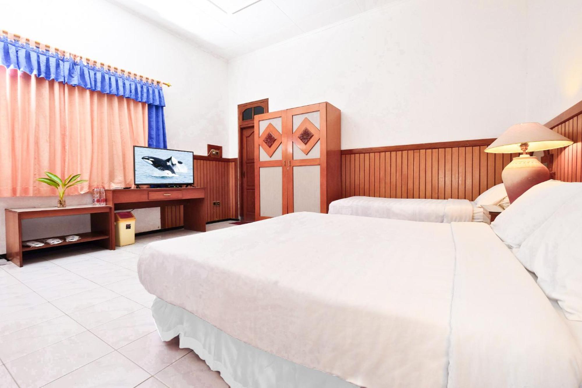 Berlian Abadi Hotel By Sinergi Banyuwangi  Zewnętrze zdjęcie