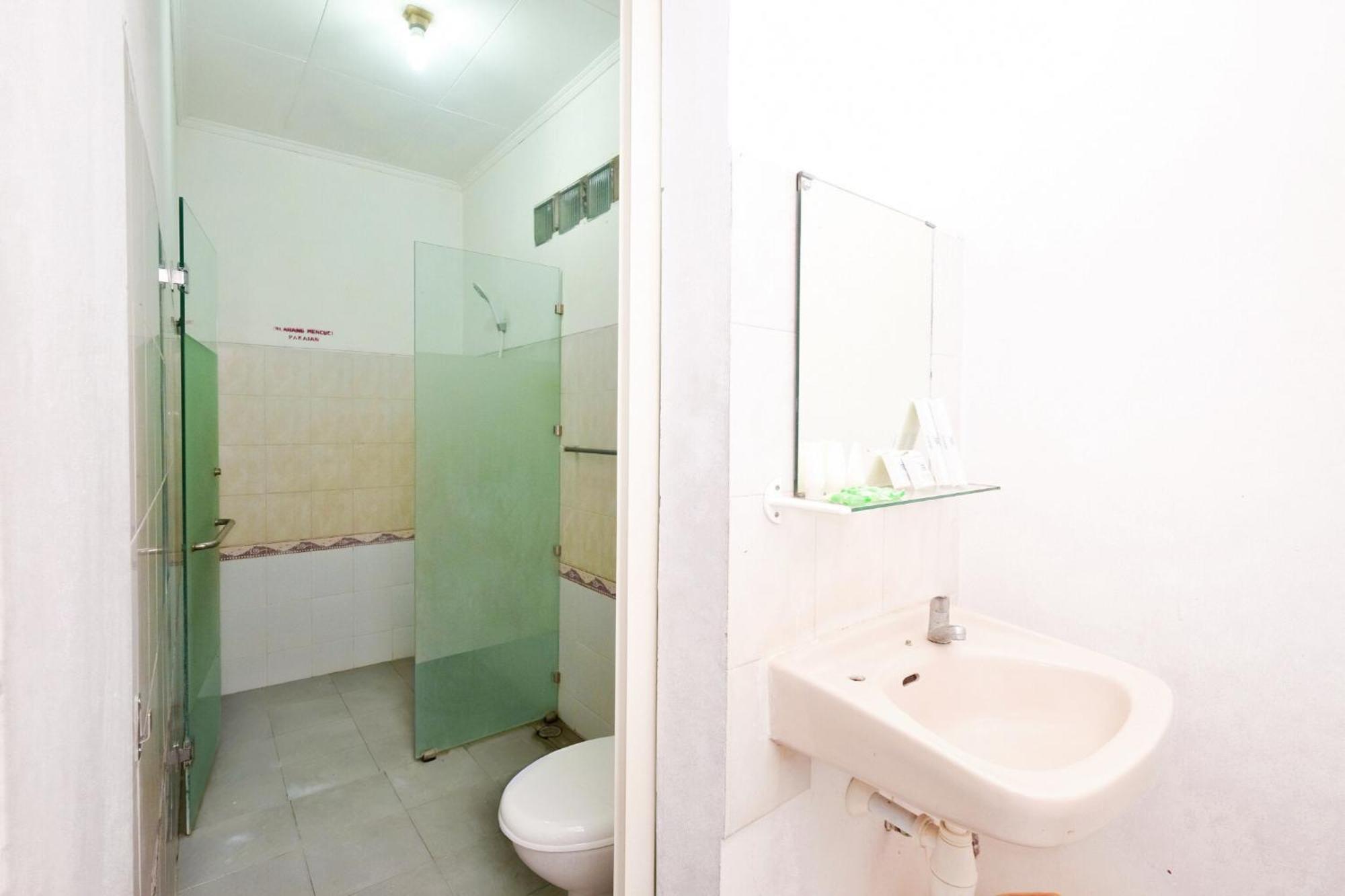 Berlian Abadi Hotel By Sinergi Banyuwangi  Zewnętrze zdjęcie