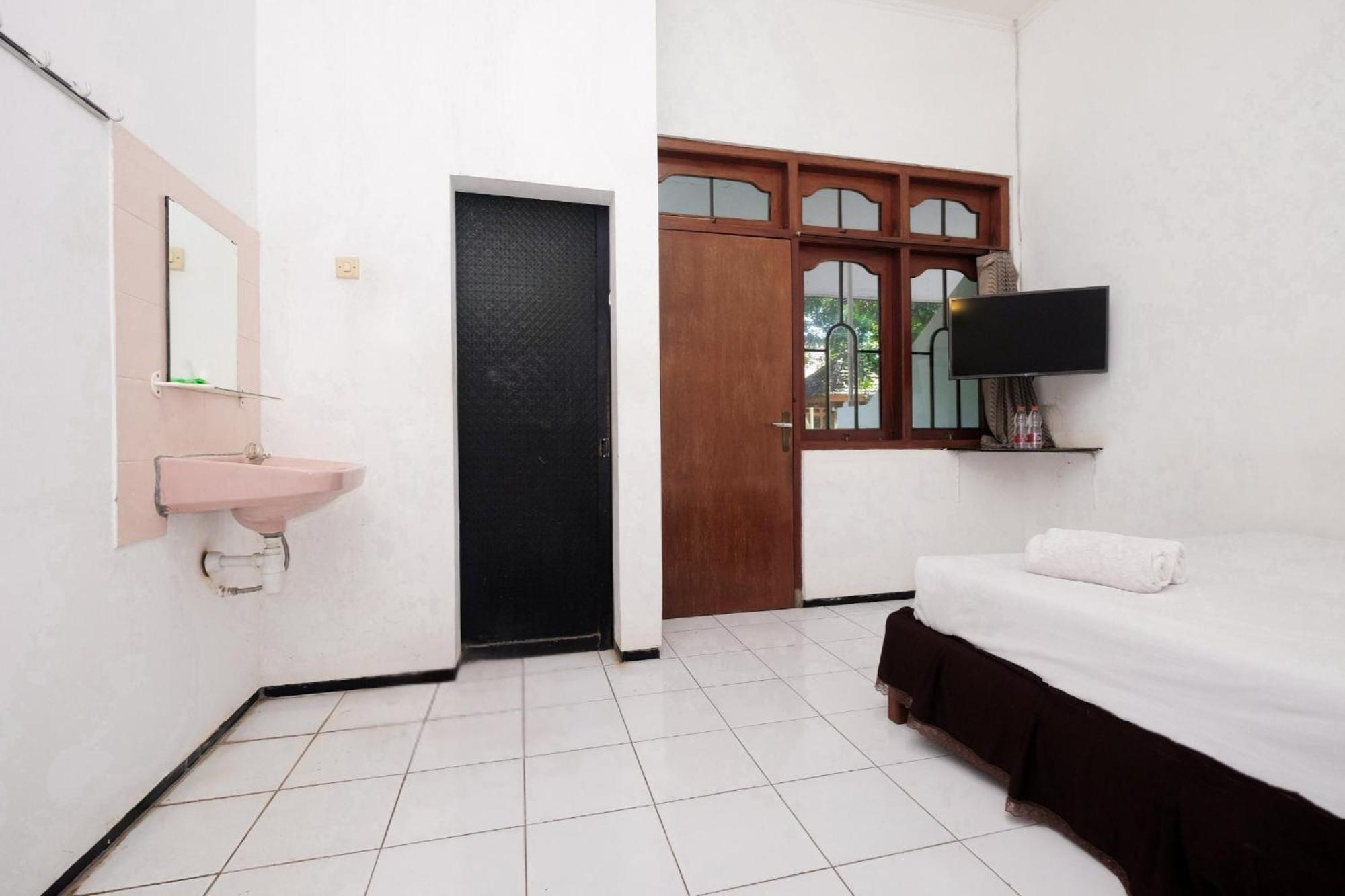 Berlian Abadi Hotel By Sinergi Banyuwangi  Zewnętrze zdjęcie